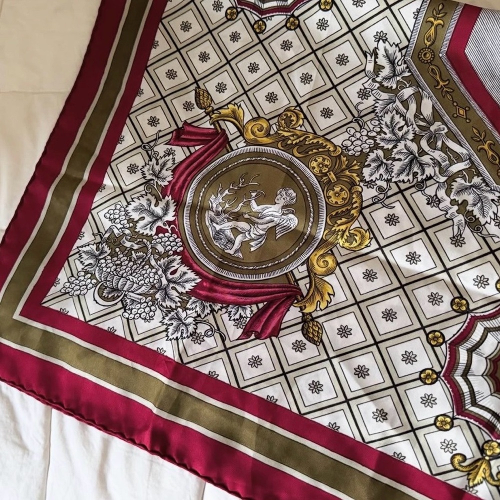 HERMES Luxury Silk Square Scarf - Picture 5 of 7